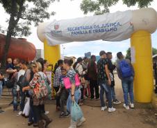 Primeira edição da Feira da Cidadania em 2020 agita população do Pinheirinho com diversos serviços sociais gratuitos