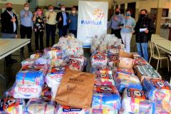 Rede de voluntários “Família Solidária” entrega 4 toneladas de alimentos para taxistas afetados pela pandemia