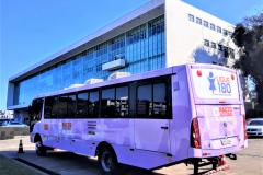 Ônibus Lilás realiza atendimento às mulheres vítimas de violência no estacionamento do Palácio Iguaçu